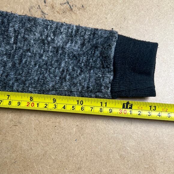 Hello Kitty Knit Sequin Zipper Front Enamel Pull Tab Jacket 2020 Size 6 - Picture 7 of 7